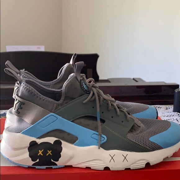 NIKE HURRACHE X KAWS CUSTOM - Picture 2 of 4